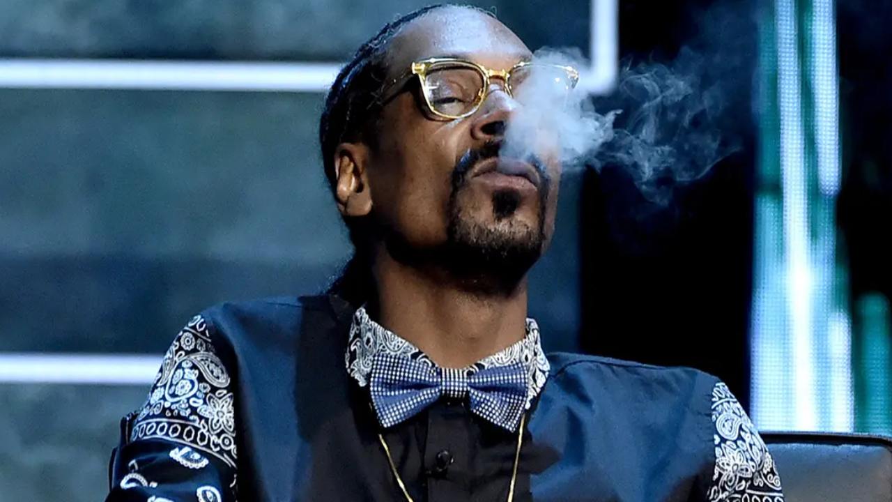 Why the Iconic Rapper Snoop Dogg Decided to Quit Smoking - Celeb Talk Show